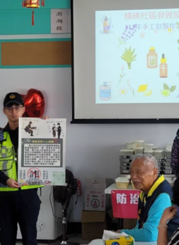 澎湖縣白沙分局竹灣派出所推動「一日兩村」 宣導防詐與交通安全