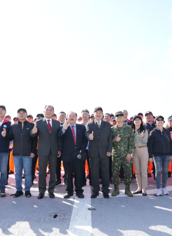 澎湖縣長陳光復出席連江艦進駐暨首航典禮 強調海防重要性