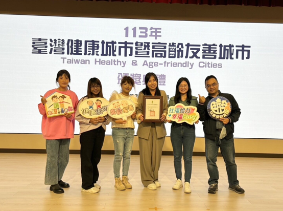 澎湖縣社會處獲頒「113年健康城市暨高齡友善城市海報獎」銀牌獎