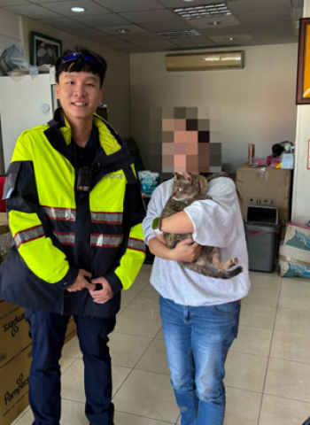 澎湖文澳派出所警員暖心救援 走失寵物貓順利返家