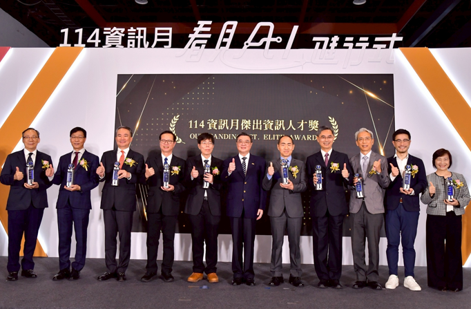 資訊月暨臺灣教育科技展開幕 行政院長卓榮泰盼「AI新十大建設」加速上路 引領臺灣智慧科技島