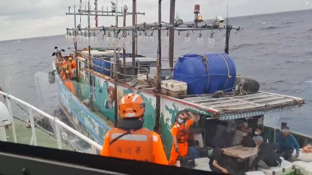 國安拉警報 海巡署聯手檢警跨縣市攔截越南偷渡案 全船人犯送辦守護臺灣安全