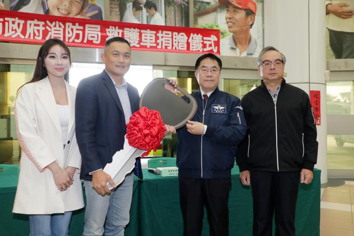 臺南市長黃偉哲感謝澤霖工程捐第3輛救護車,公私協力助力臺南社會福祉
