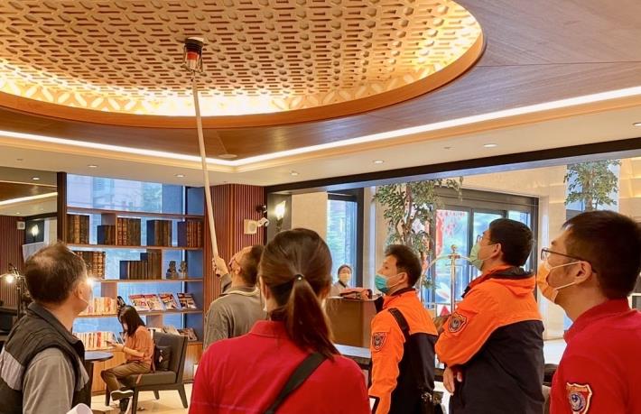 臺中新光三越爆炸事件引發關注，臺南市政府要求百貨商場未申報裝修一律停止