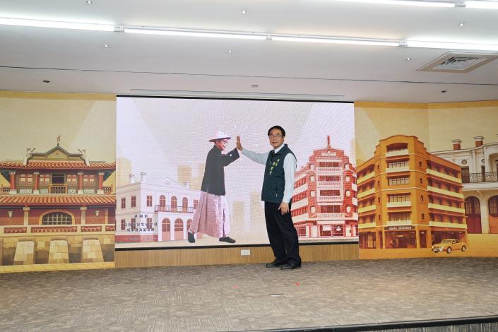 六都首創　臺南市長黃偉哲打造AI文化內容生成平台　匯聚萬張老照片訓練專屬模型　深化在地文化辨識能力