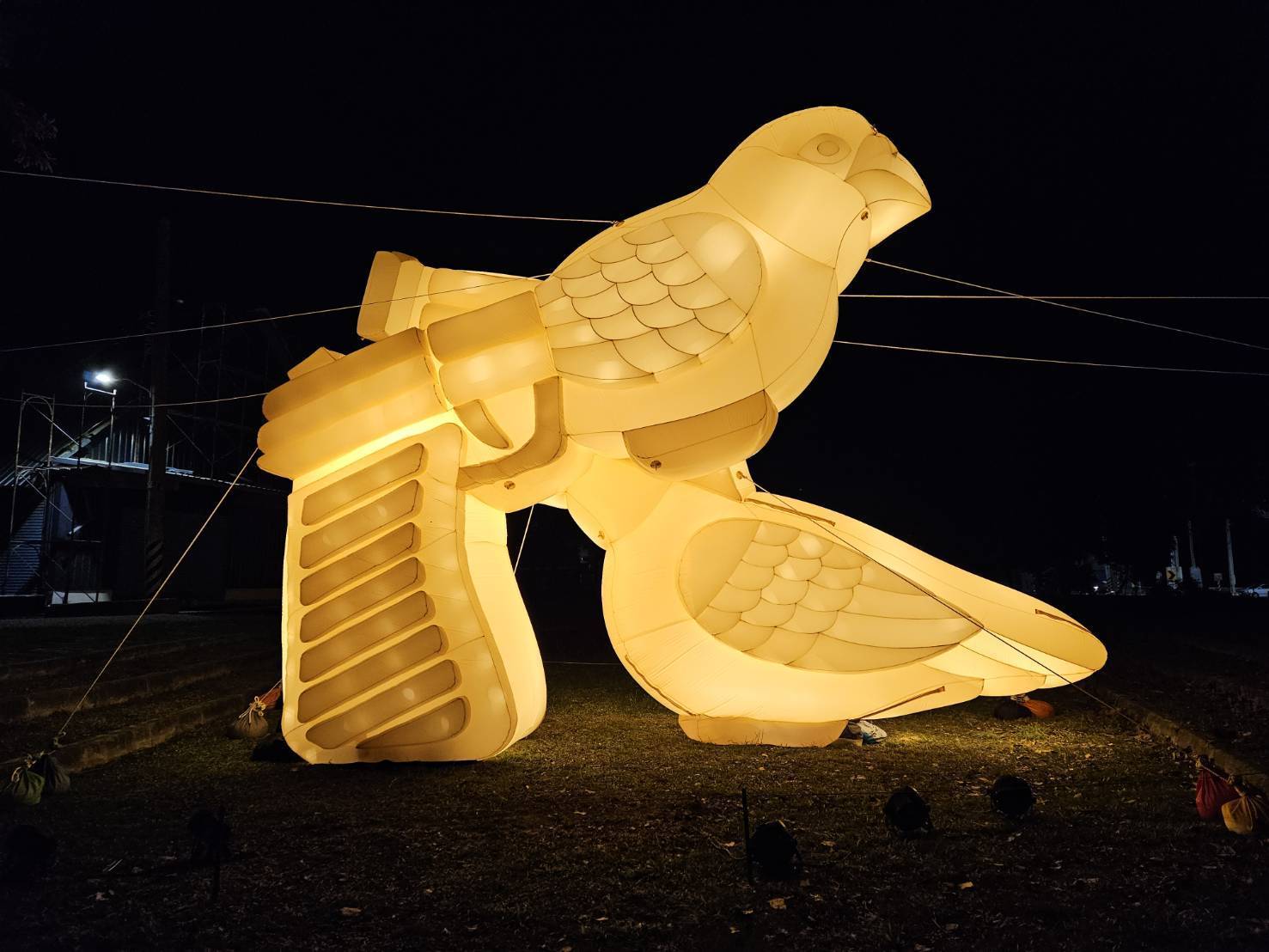 2025臺南新營波光節：大型雞蛋糕與水幕投影交織，帶來絕美視覺盛宴