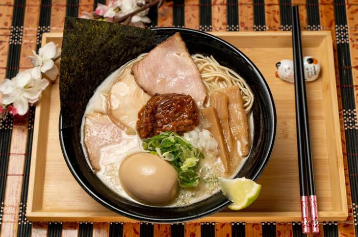 板橋拉麵推薦！在地人激推濃厚系湯頭 免費加麵吃超飽