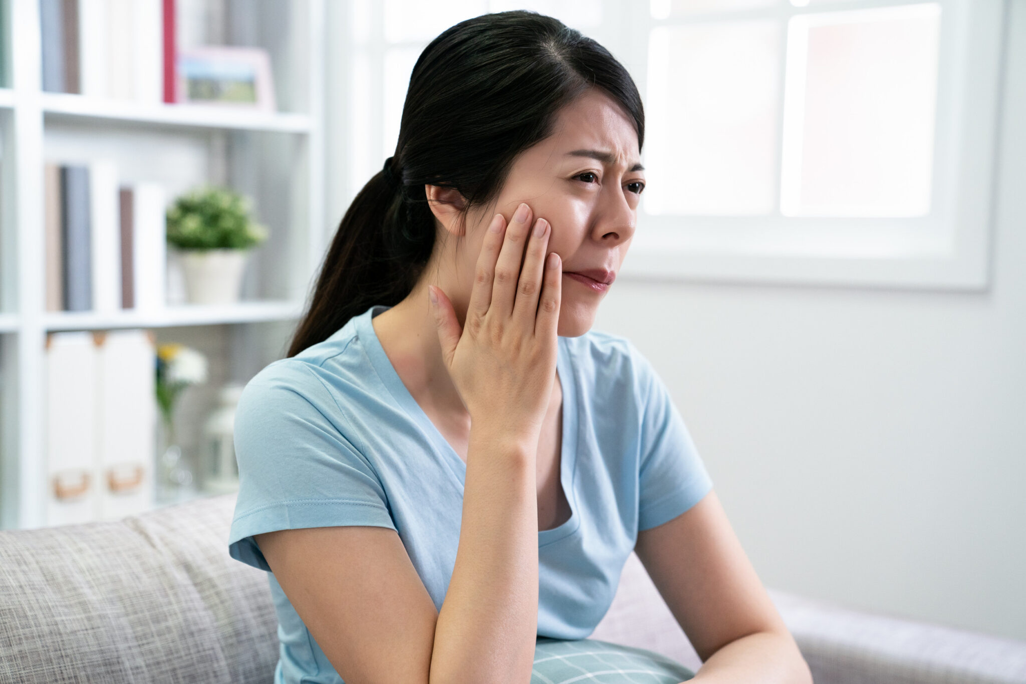 Dcard熱議牙齦萎縮原因 康智為牙醫師教你食補應對