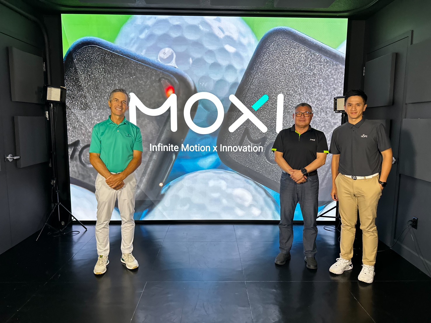 AI 揮桿感測器「個人隨身教練」助力精準擊球