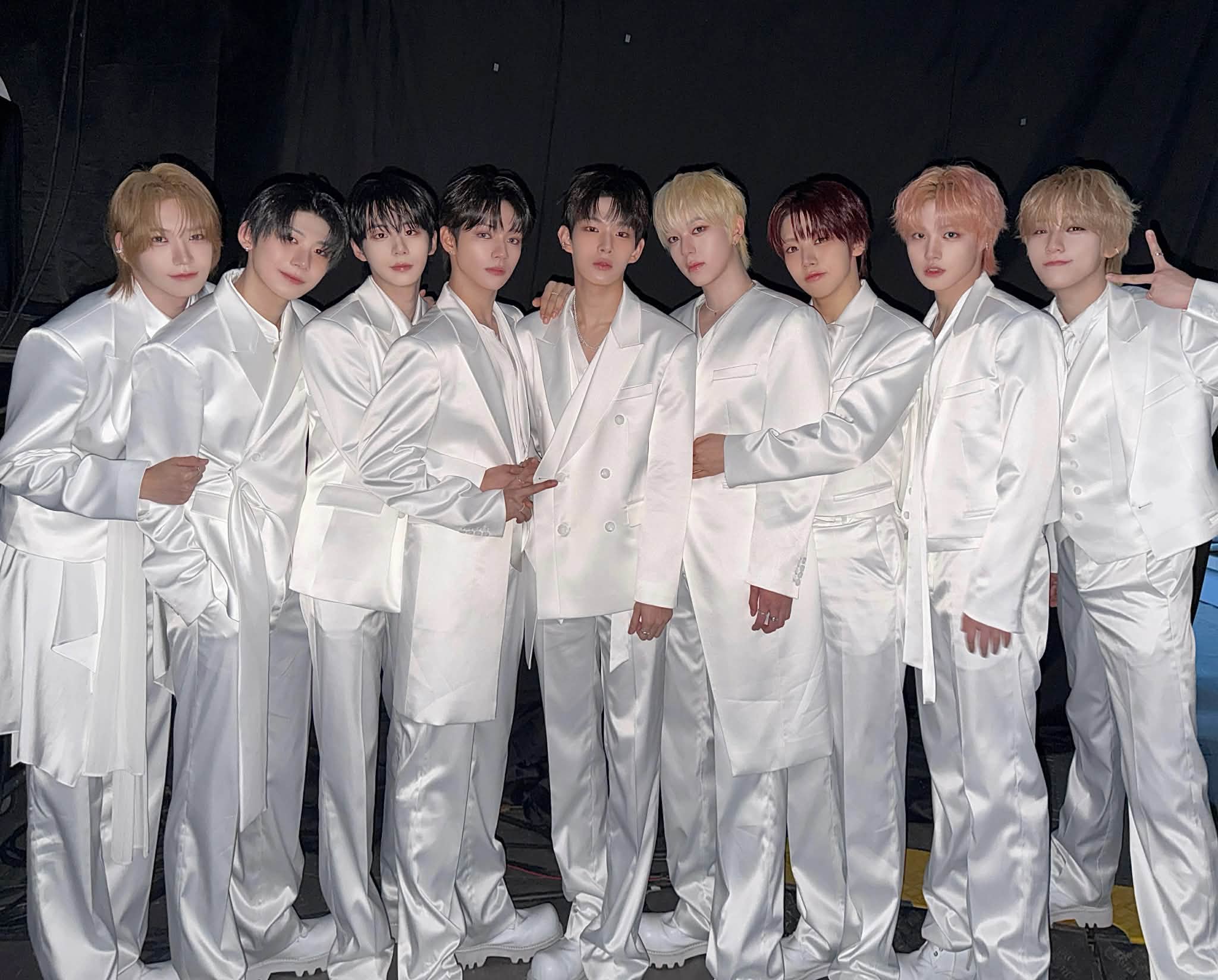 AAA 新人獎男團 AHOF 首爾開唱 九人合體、志恩回歸引爆全場