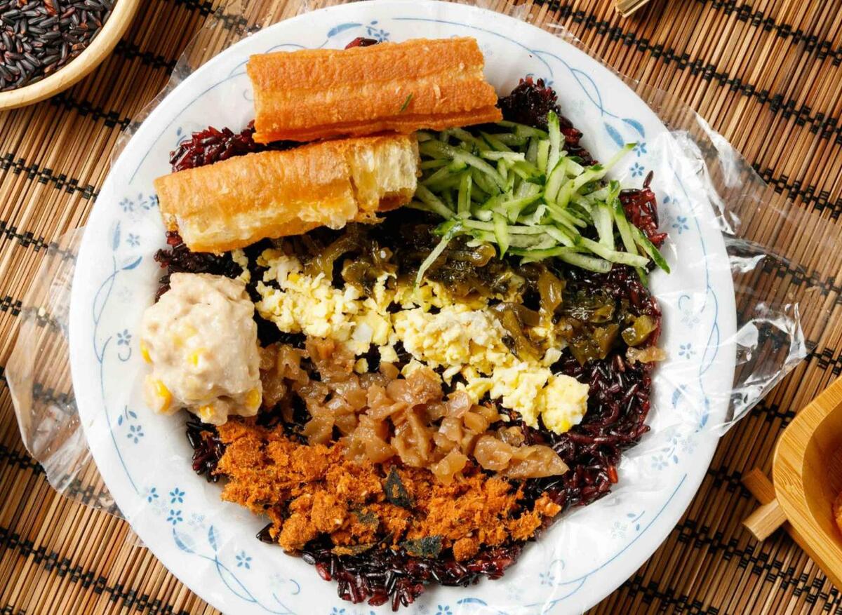 宜蘭早餐美食必吃 手工現做飯糰 配料每日現炒不馬虎