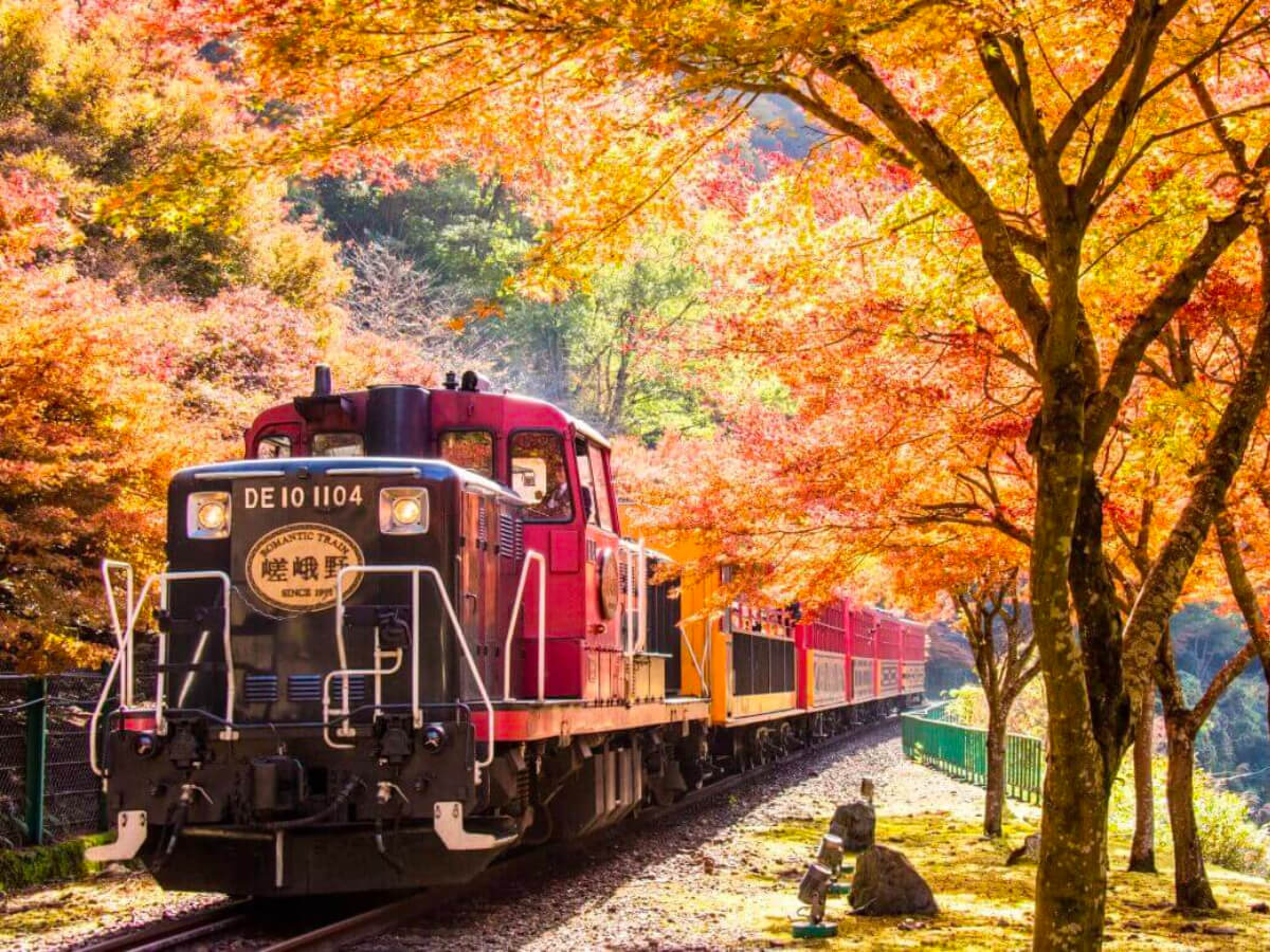 日本自由行｜在京都搭嵐山小火車、看伏見稻荷大社千本鳥居！