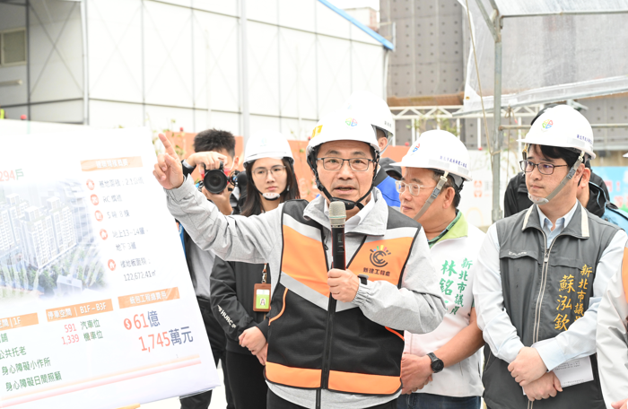 新北市長侯友宜視察土城頂福安居社宅新闢道路，強調提升交通與安居環境！