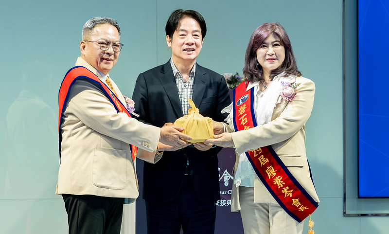 賴清德總統在磐石會會長交接典禮上 表示政府將積極因應國際變局 期勉國人持續合作共進