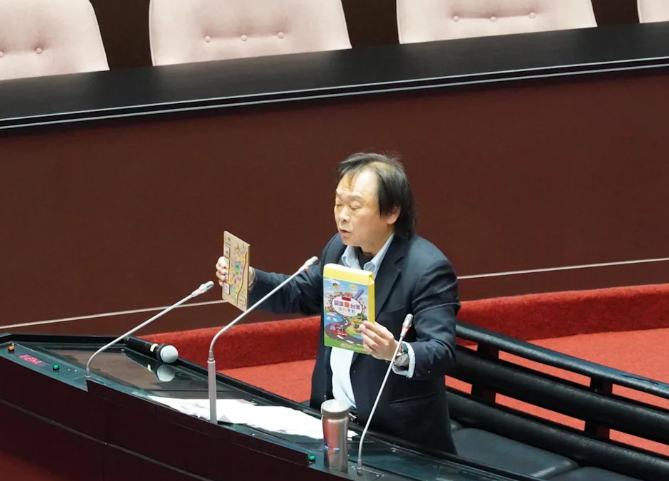 數發部花6千萬打詐APP負評如潮，王世堅痛批飯桶數發部，卓榮泰幫忙緩頰並要求改善