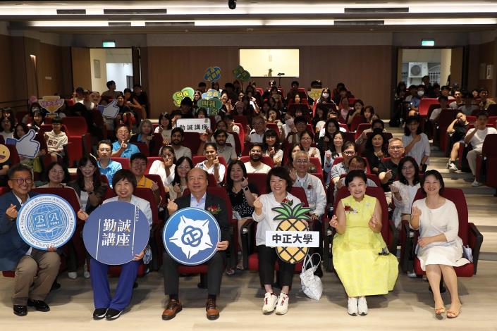黃敏惠市長見證中正大學「勤誠講堂」啟用 攜手產學打造嘉義教育永續新典範