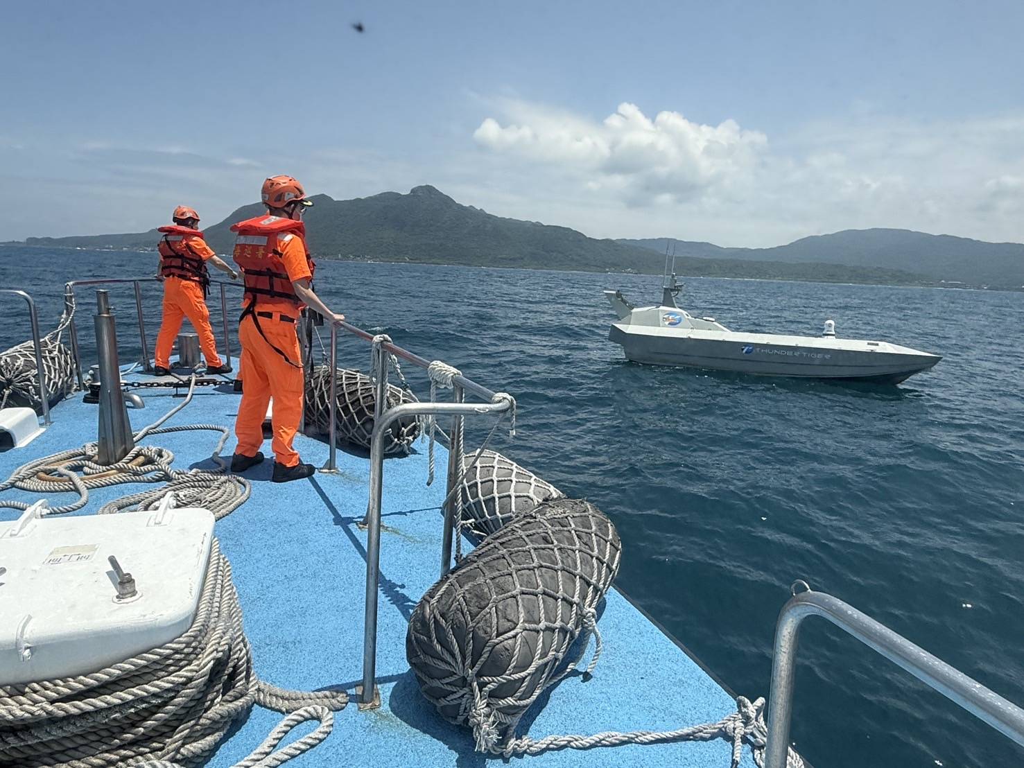 海上突現無人船！海巡署精準雷達定位急馳應變守護海域安全