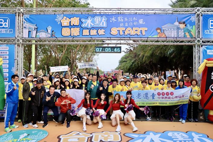 2025臺南冰點國際馬拉松登場！黃偉哲市長鳴槍祝福跑者挑戰極限