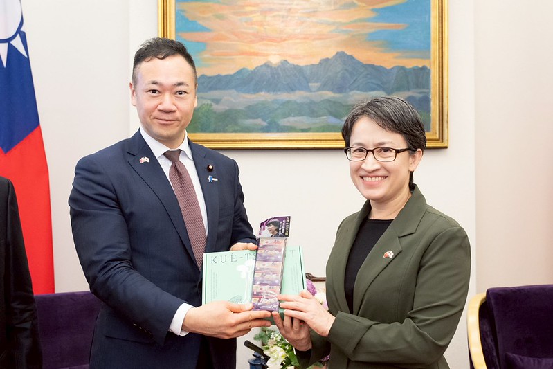 因應區域新局勢　蕭美琴副總統接見日本前法務大臣鈴木馨祐眾議員　聚焦臺日合作、經貿投資與區域穩定繁榮