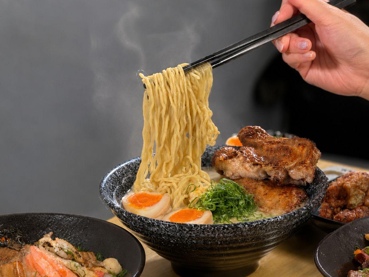 高雄前金拉麵店融入台灣特色風味 雞白湯搭配搭配鹽焗雞與炙燒叉燒豐富餐點層次