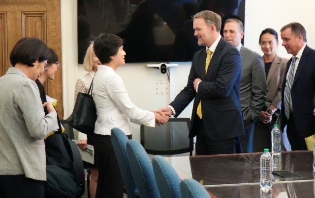 行政院公布臺美關稅談判會面照片 揭露完整實體磋商過程與真實情況