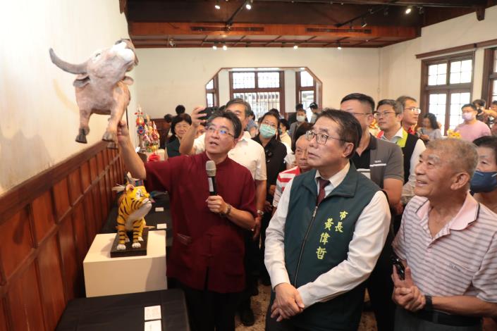 臺南「海．人與土地－糊紙傳承創新特展」愛國婦人會館登場 九件工藝珍品捐贈文化局典藏