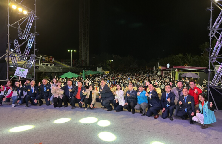 雲林震撼夜！劍湖山「點亮愛心 超越快樂」公益晚會引領愛心潮流，數百架無人機點亮夜空，企業和國際同濟會力挺