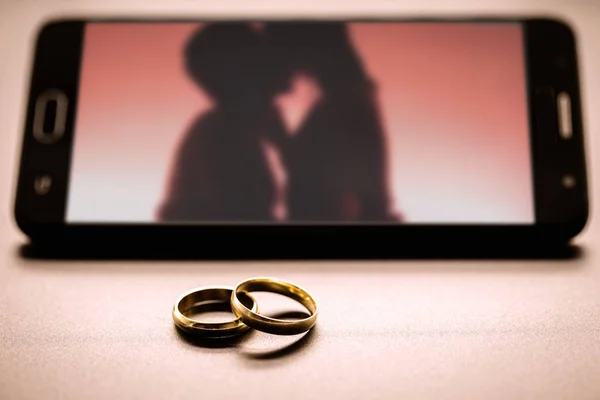 電商老闆喪妻後翻遺物！驚爆「小王趁她重病搞大肚子」真相超狗血