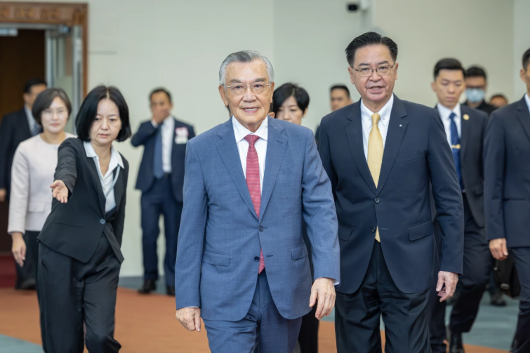 南韓拒派官員接機林信義  臺韓外交面臨危機　外交團隊臨危化解　APEC釜山成臺灣靈活外交壓力測試現場