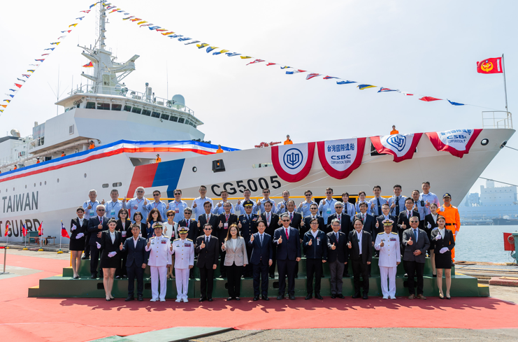 海巡署四艦聯袂亮相!台北艦正式成軍、西拉雅號命名下水 賴清德總統見證國艦國造成果