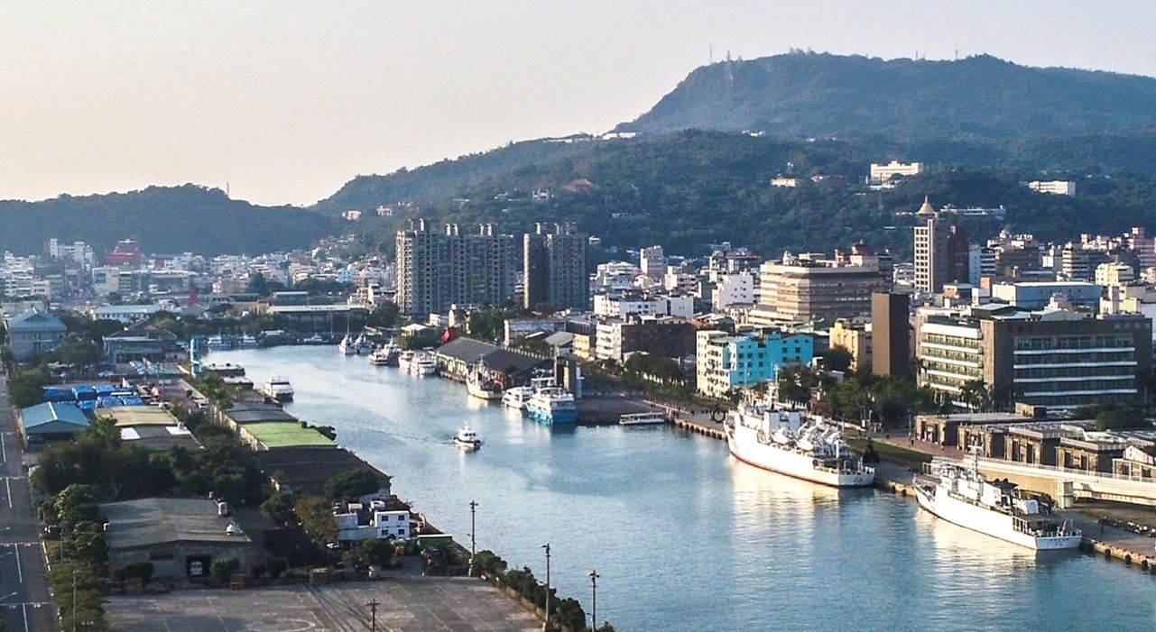 高雄亞灣再升級啟動！都發局攜手駁二文創 高雄香蕉碼頭迎AI科研團隊進駐 打造人文科技新半島