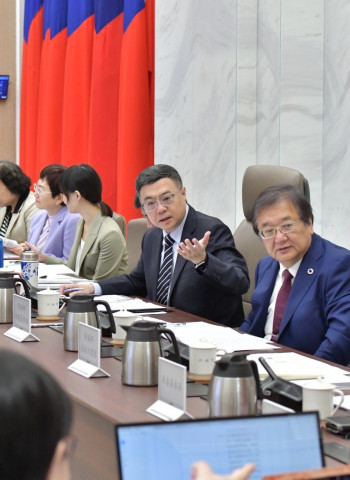 高齡社會迎接挑戰!卓榮泰院長宣布政府推動壯世代社會參與,創新政策提前布局
