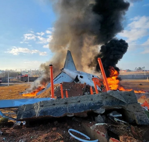 緊急報導：南韓空難！曼谷至濟州航班爆炸起火，28人不幸喪命