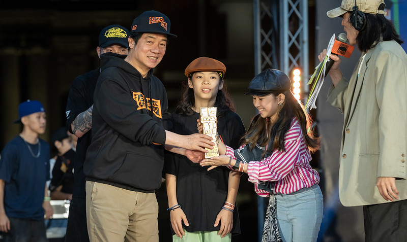 凱達格蘭大道青春舞動　賴清德總統親頒首屆總統盃街舞大賽冠軍　肯定選手表現精彩奪目