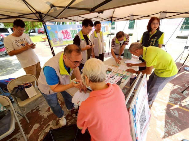 臺南市白河地政走進白水溪社區 宣導「地籍異動即時通」守護長輩財產安全