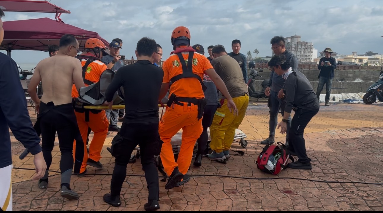 屏東枋寮海域戲水釀意外！國中生遭海流捲走　海巡署救回6人、持續搜救1人