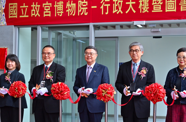 行政院長卓榮泰揭開故宮新篇章，行政大樓與圖書館落成亮相