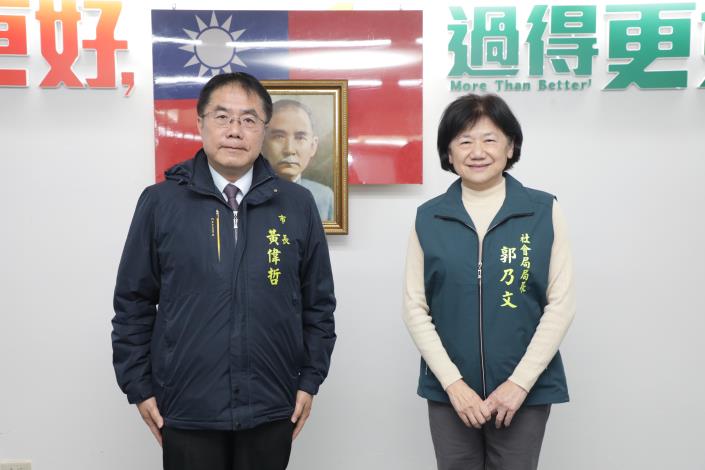 黃偉哲市長監誓，新任社會局長郭乃文與7區長誓言為市民服務，臺南市邁向新未來