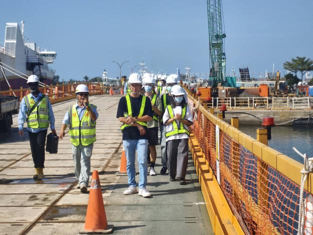 臺南安平漁港跨港大橋工程開放成大土木系參訪，現場觀摩工程實務與廉政管理流程
