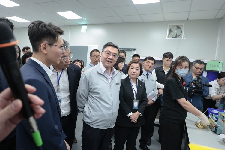 臺中產業升級關鍵一步　行政院長卓榮泰參訪千里眼精密部件公司聚焦AI轉型與中小微企業發展