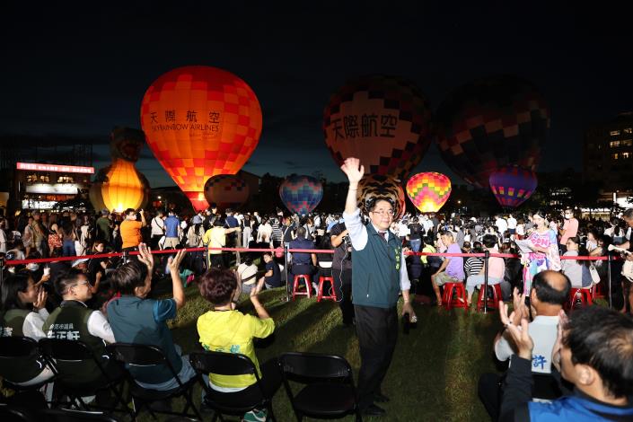 黃偉哲市長親自站台！臺南夜空超夢幻！熱氣球光雕結合無人機秀閃耀登場