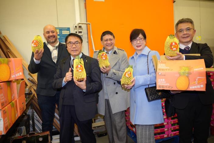 黃偉哲市長走訪法國批發市場推臺南農產！鳳梨、芭樂掀討論熱潮　歐洲買家直言具高端市場潛力