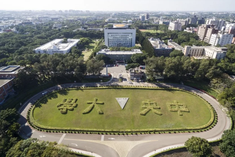 114學年研究所招生寒流來襲　公私立大專54碩博班新生註冊率掛零　頂尖大學難倖免