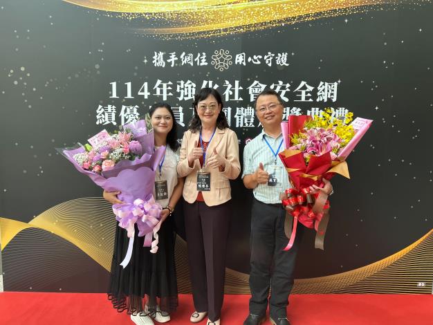 社福英雄被看見!臺南市社工員榮獲社會安全網績優社工人員殊榮,臺南市長黃偉哲公開表揚