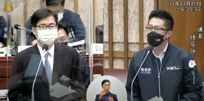 被問「當兵多久」！高雄市長陳其邁跳針答「我當國民兵」　成功嶺6周受訓全程曝光