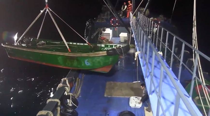 中國海警護航漁船蠻橫襲擾東沙海域海巡署強勢驅離扣留6艘小舟全力捍衛國家主權落實東沙海洋保育