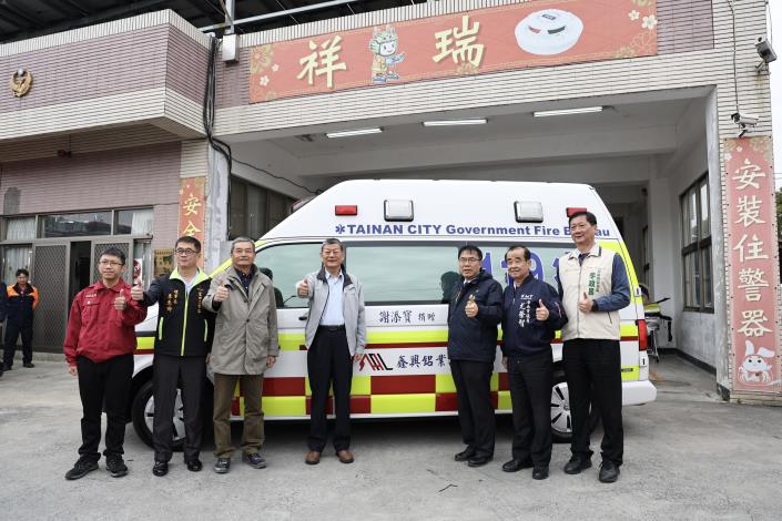 臺南救護量能再升級　鑫興鋁業捐贈高規格救護車　臺南市長黃偉哲肯定有愛城市精神