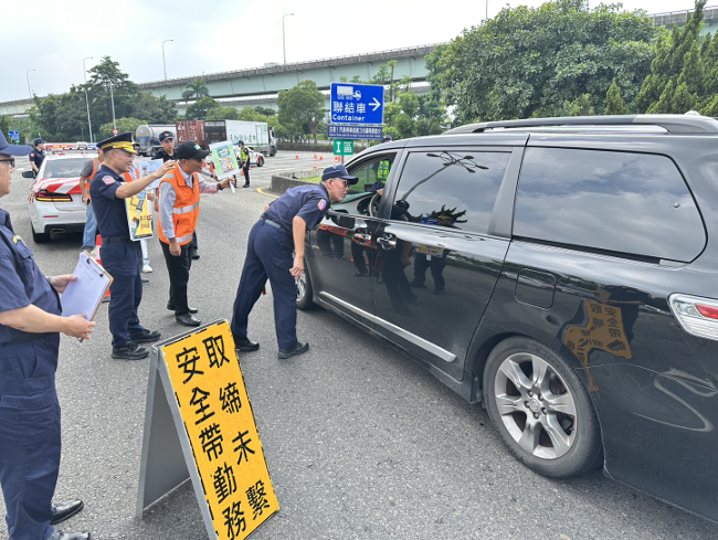 駕駛與乘客必看！9月3日起國道北中南東交流道及服務區同步進行「行車請繫安全帶」宣導與執法