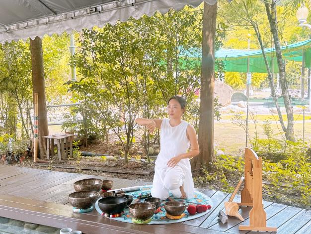 泡湯也能靜心！臺南龜丹溫泉「湧泉頌音」結合頌缽音療與瑜伽伸展