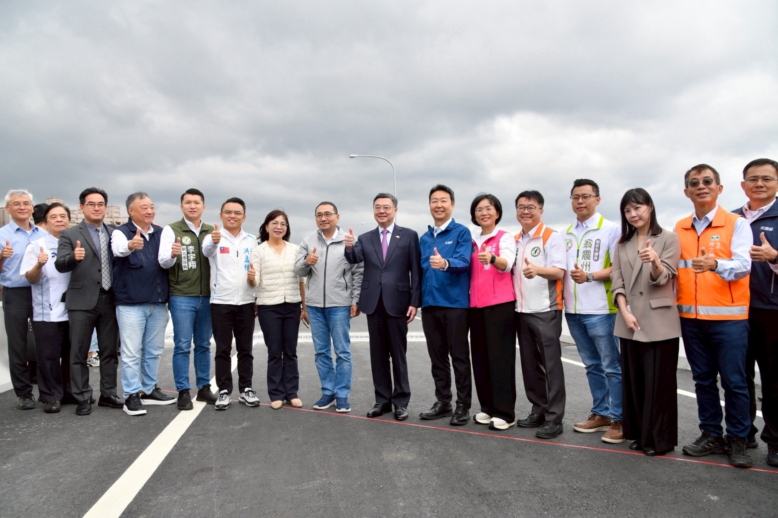 行政院長卓榮泰:新北五股交流道改善工程提前完工,全力推動交通建設打造順暢路網